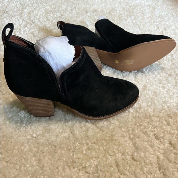 Jeffrey Campbell Shoes - NWT $145 Jeffrey Campbell | Oil Rubbed Suede Booties in Black